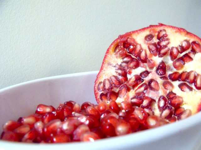 pomegranate seeds in bowl